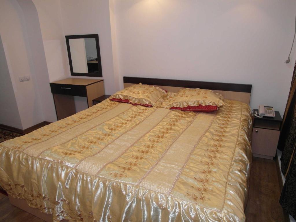 Kuze Hostel Almaty Ngoại thất bức ảnh
