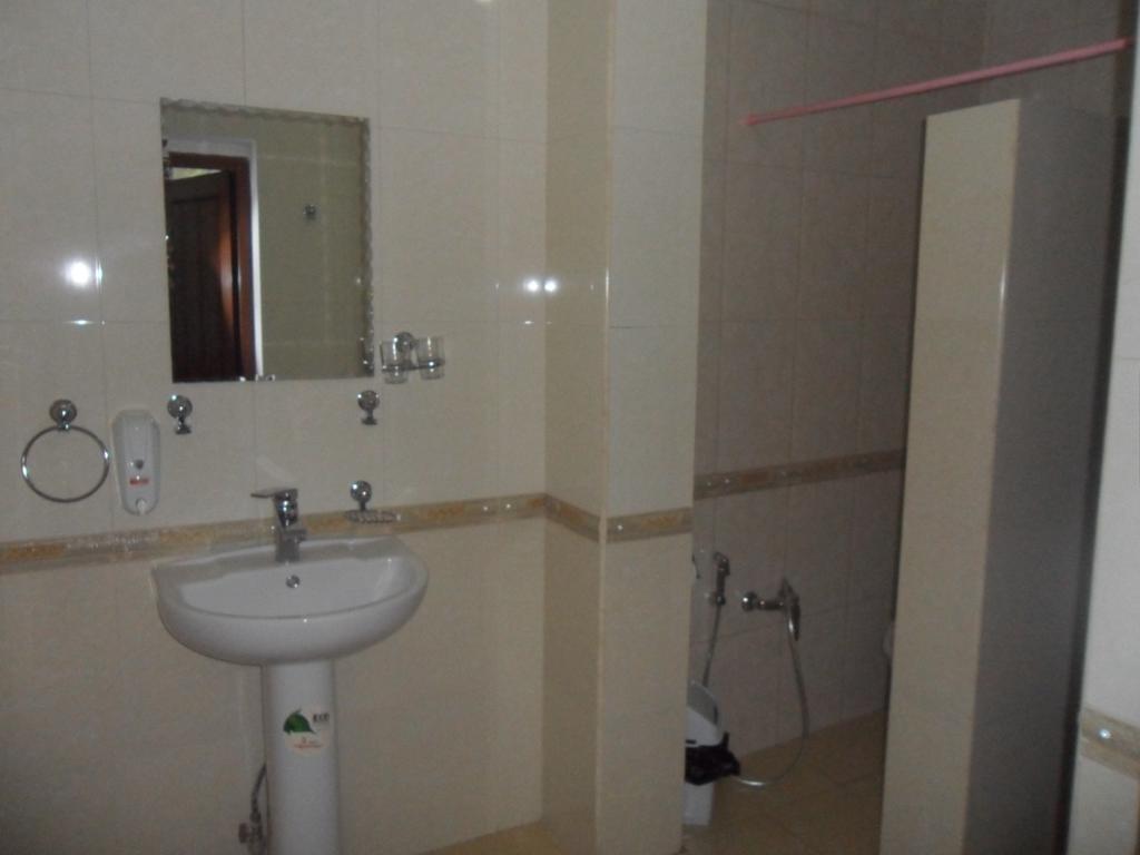 Kuze Hostel Almaty Ngoại thất bức ảnh