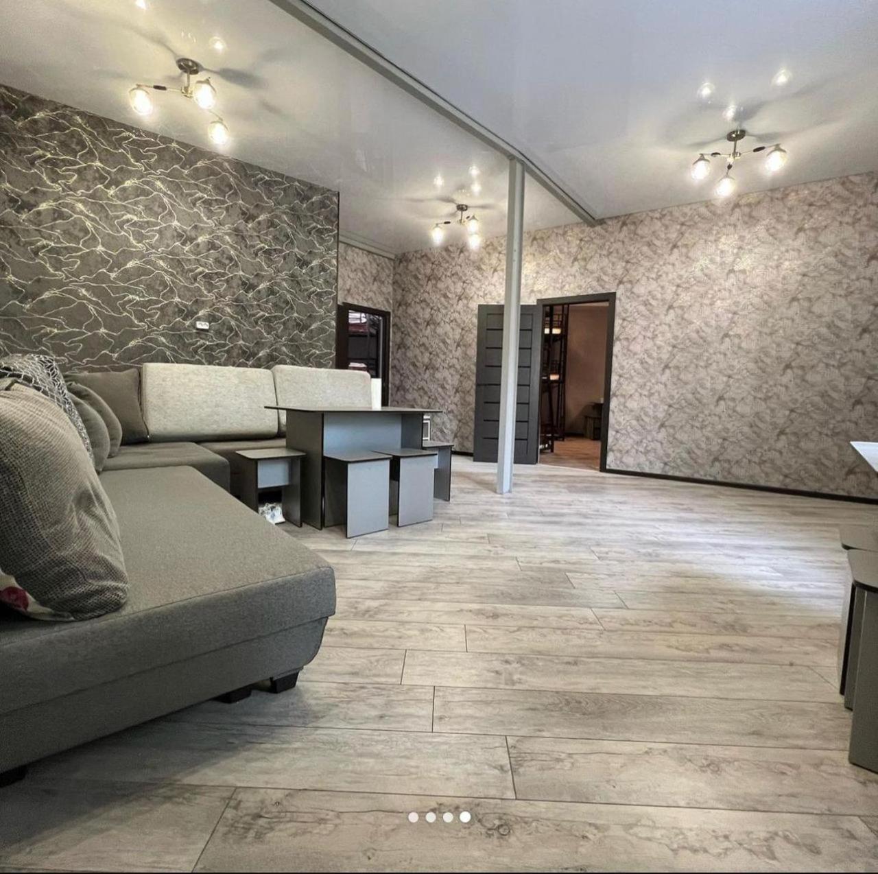 Kuze Hostel Almaty Ngoại thất bức ảnh