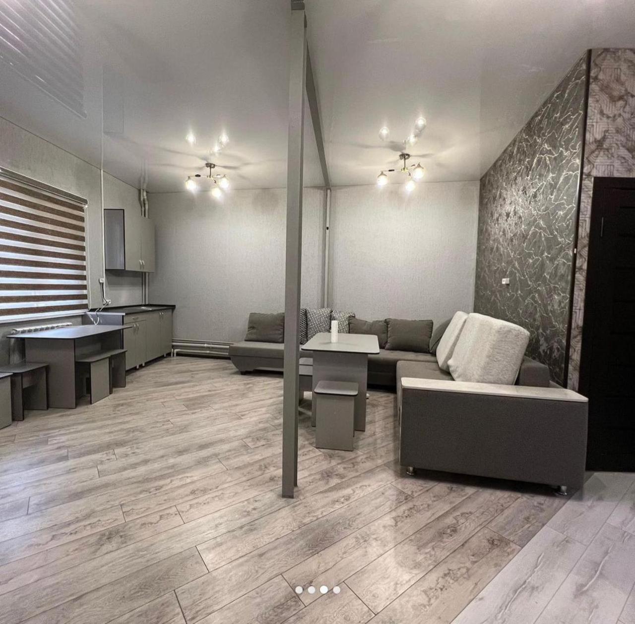 Kuze Hostel Almaty Ngoại thất bức ảnh