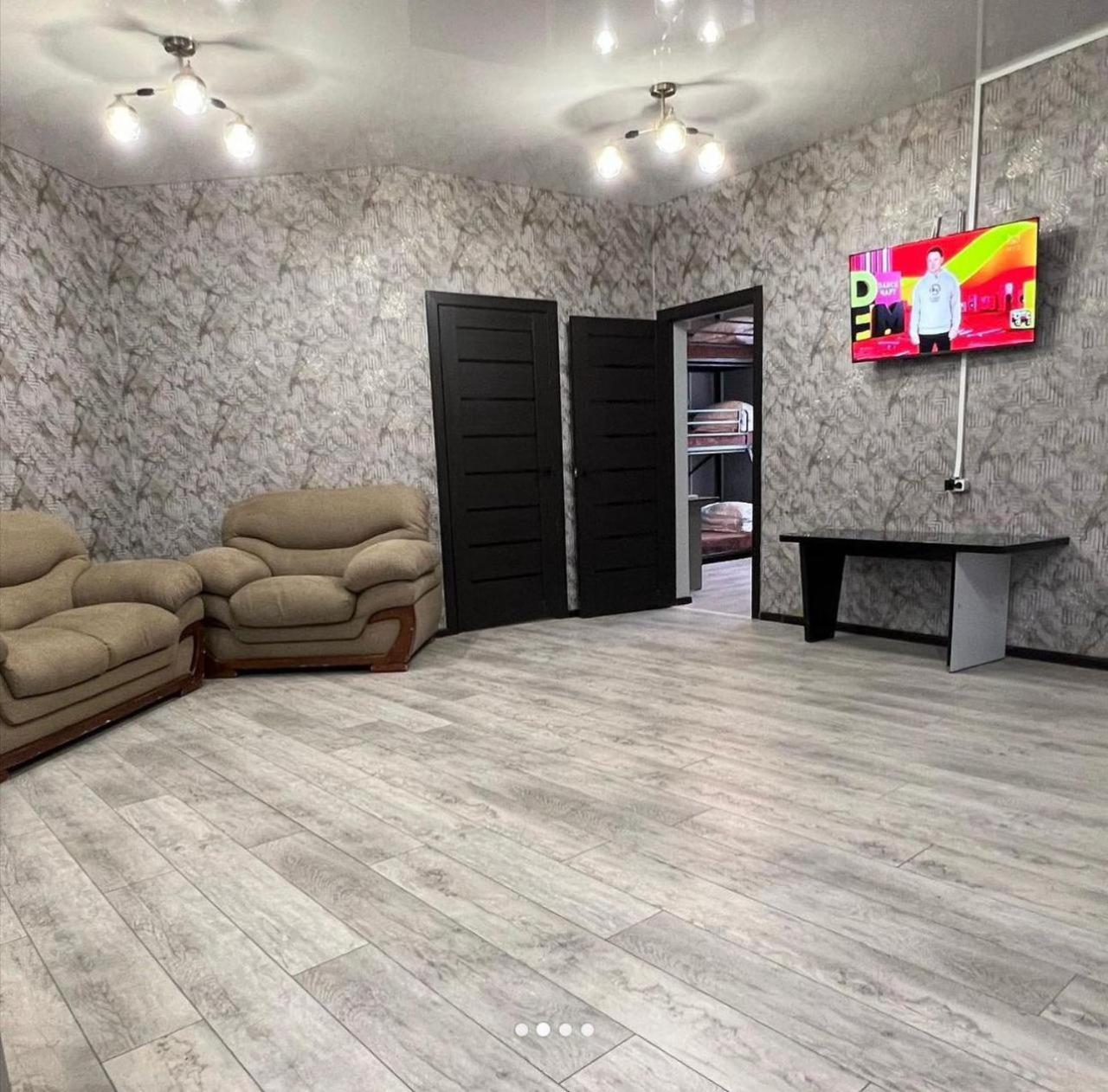 Kuze Hostel Almaty Ngoại thất bức ảnh
