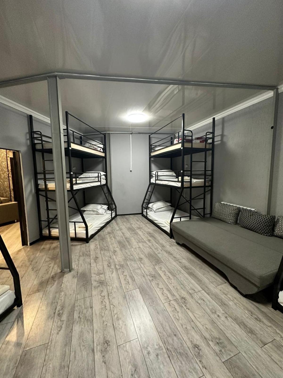 Kuze Hostel Almaty Ngoại thất bức ảnh