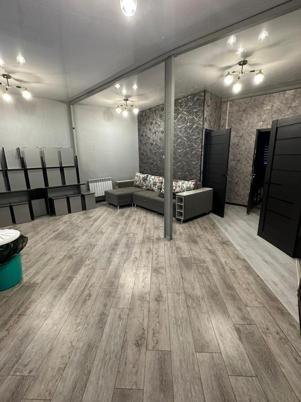 Kuze Hostel Almaty Ngoại thất bức ảnh