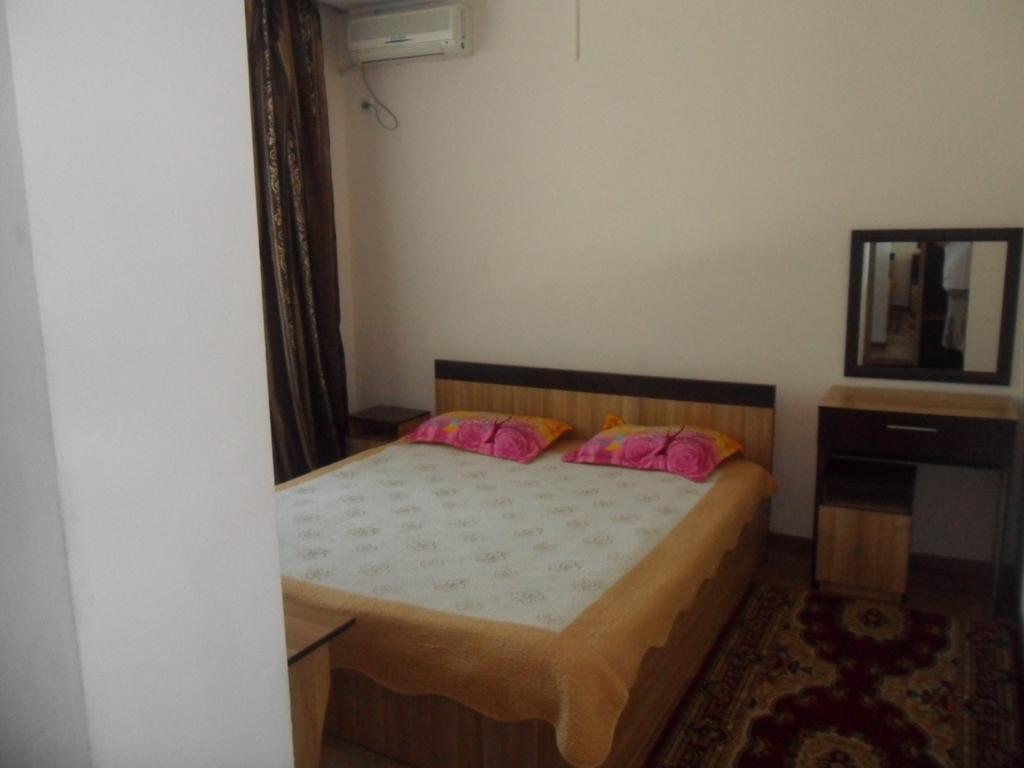 Kuze Hostel Almaty Ngoại thất bức ảnh