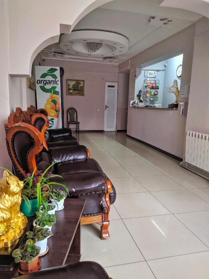 Kuze Hostel Almaty Ngoại thất bức ảnh