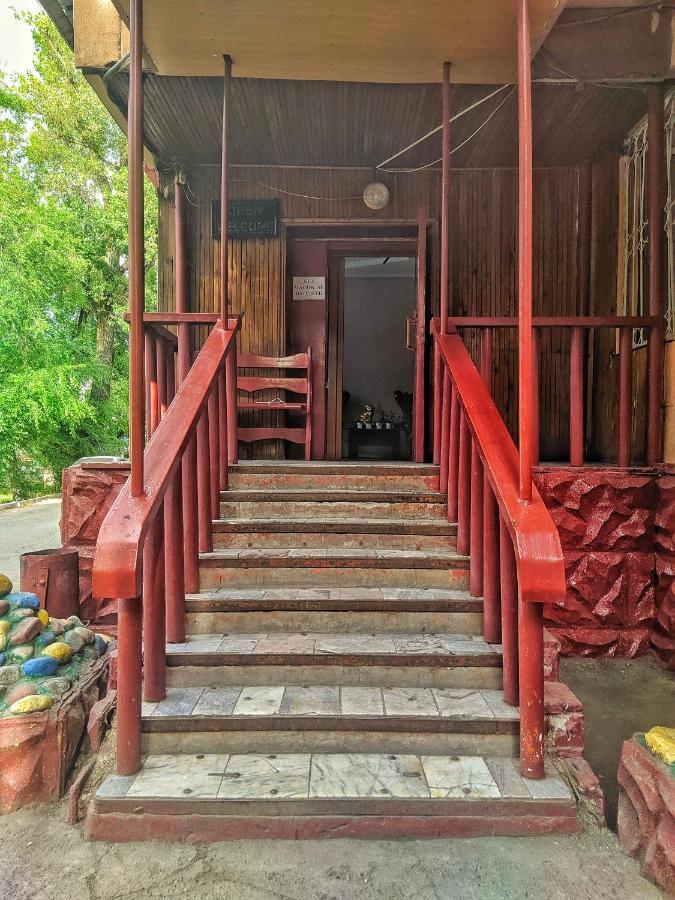 Kuze Hostel Almaty Ngoại thất bức ảnh